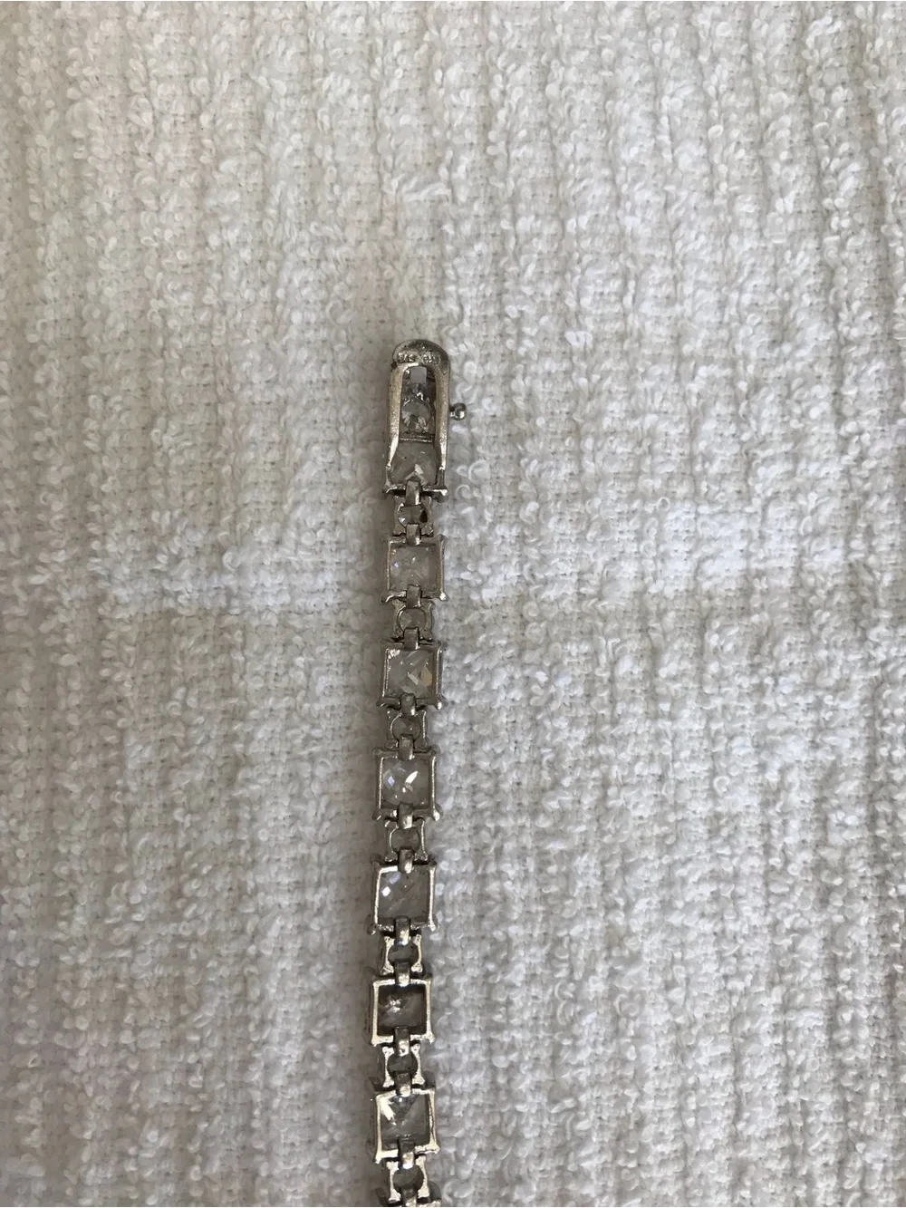 Beautiful sparkling Crystal Tennis Bracelet - Silver